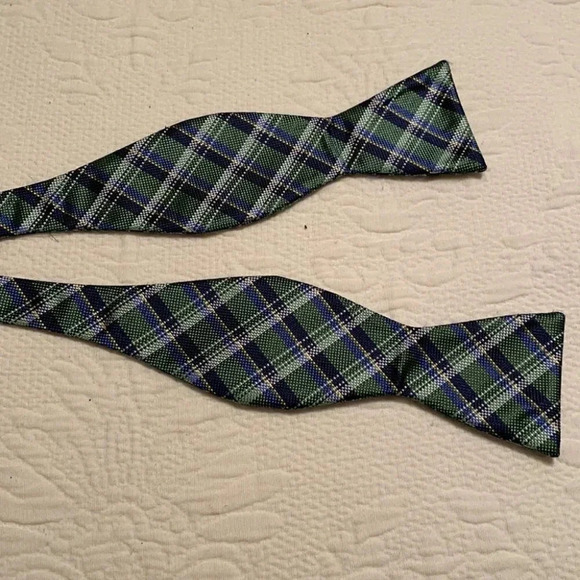 Saddlebred Silk Blend NWT Bow Tie Plaid Navy Green Gold Preppy - Picture 2 of 4